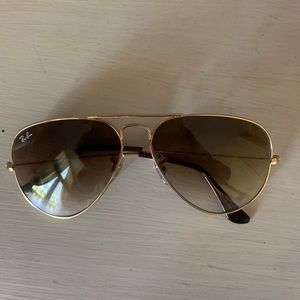 RAY-BAN SUNGLASSES (AVIATOR CLASSIC)